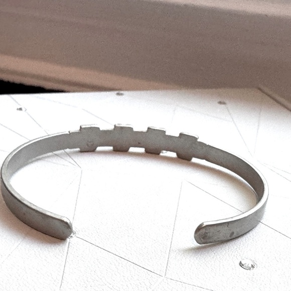 🧸Stylish Vintage Brushed and Polished Sterling Silver Teddy Bear Cuff Bracelet - Picture 4 of 12